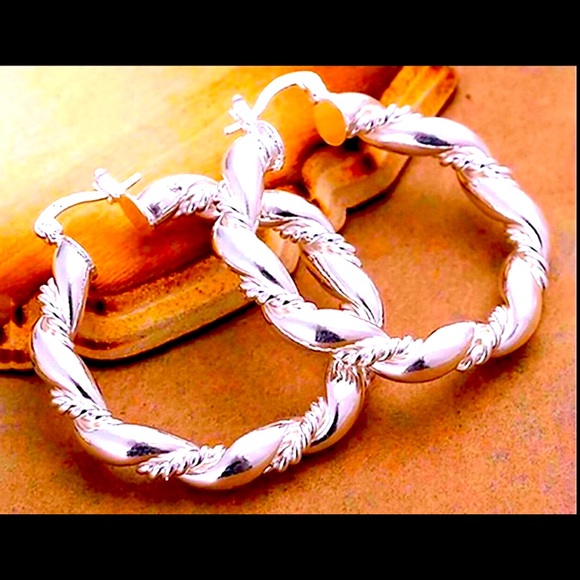 925 Elegant Twist Hoop - Picture 1 of 3